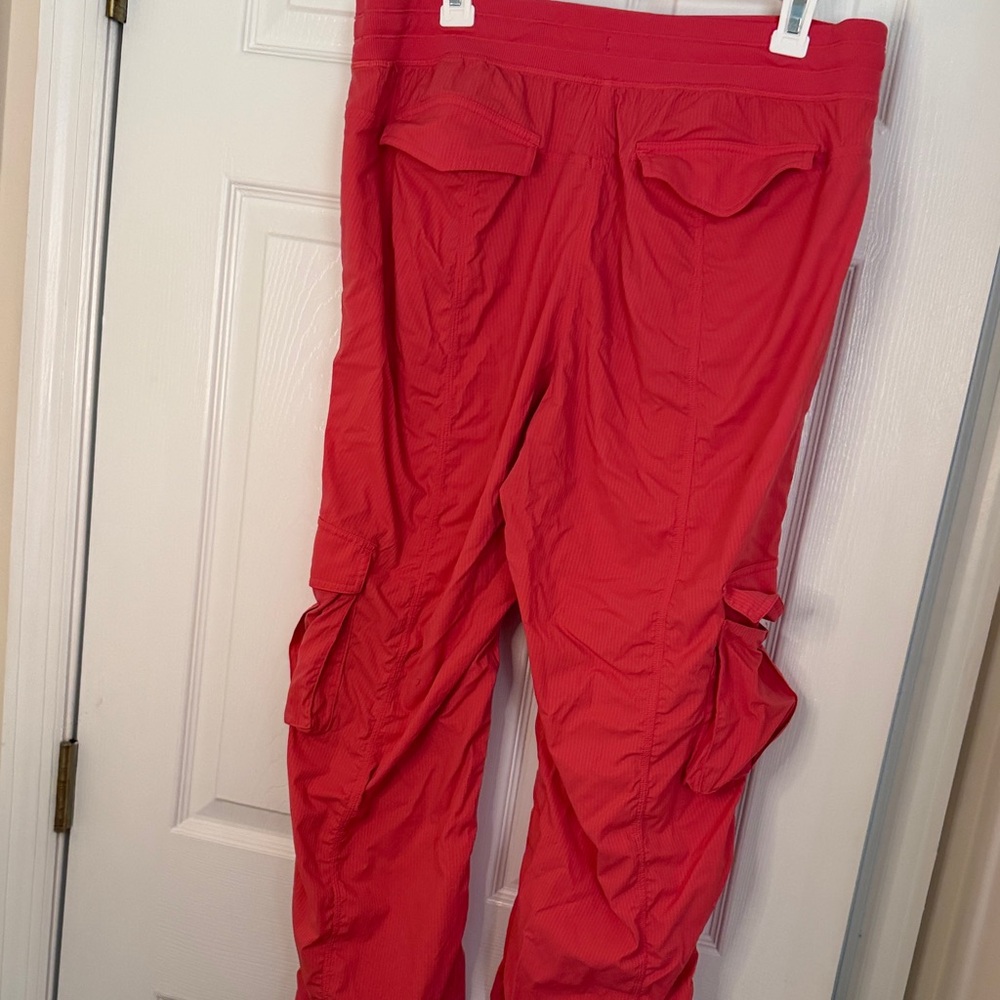 Lululemon Dance Studio Relaxed-Fit Mid-Rise Cargo Pant size Large - Picture 3 of 4